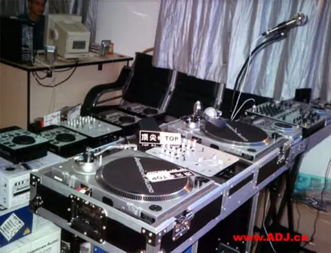 ADJ 2004