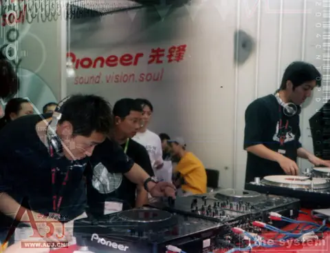 ADJ 2004