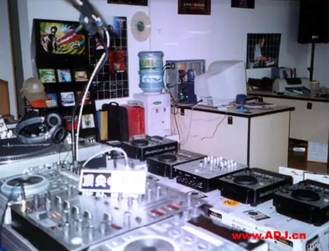 ADJ 2004