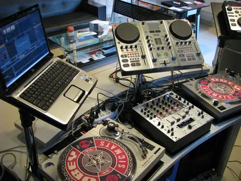 ADJ 2008